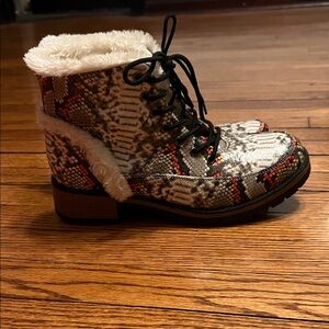 Yoki Women's Lace-Up Ankle Boots in Snake Print with Faux Fur Trim